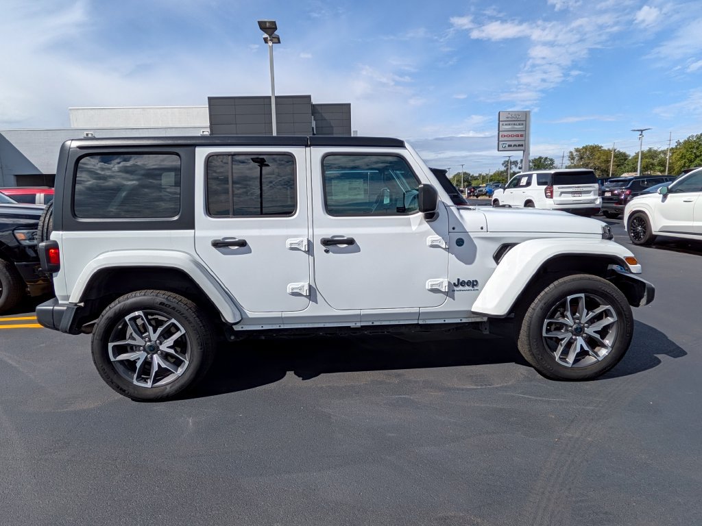 Used 2024 Jeep Wrangler Unlimited AWD/4WD image 6