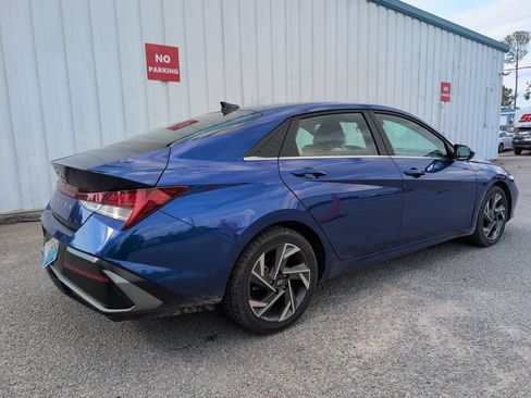 Used 2025 Hyundai Elantra SEL FWD image 8