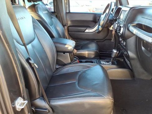 Used 2018 Jeep Wrangler Unlimited Sahara w/ Connectivity Group image 23