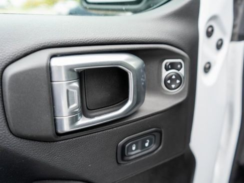 Used 2024 Jeep Gladiator Sport w/ Premium Package image 19