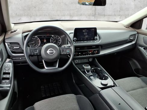 Used 2023 Nissan Rogue SV image 5