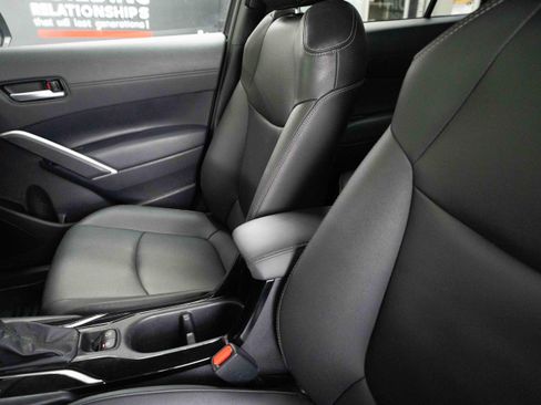 Used 2025 Toyota Corolla Cross XLE AWD/4WD image 10