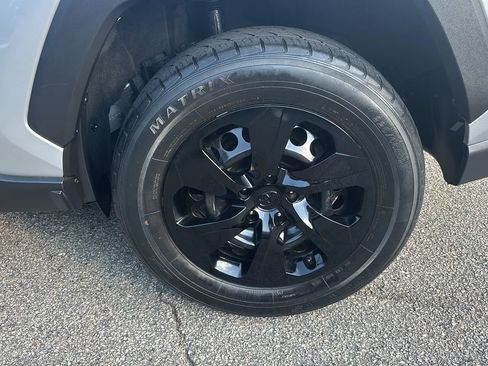 Used 2019 Toyota RAV4 LE FWD image 24