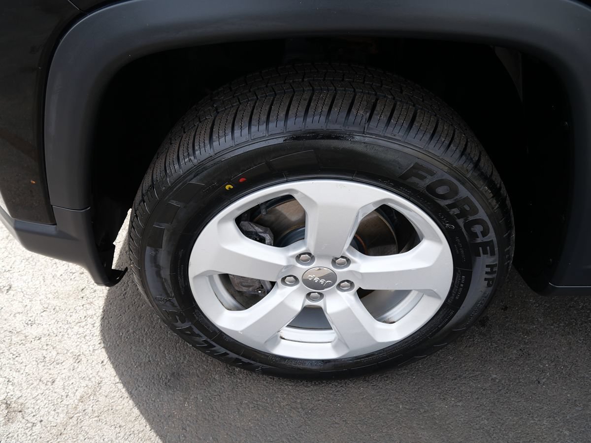 Used 2018 Jeep Compass Latitude w/ Cold Weather Group AWD/4WD image 32