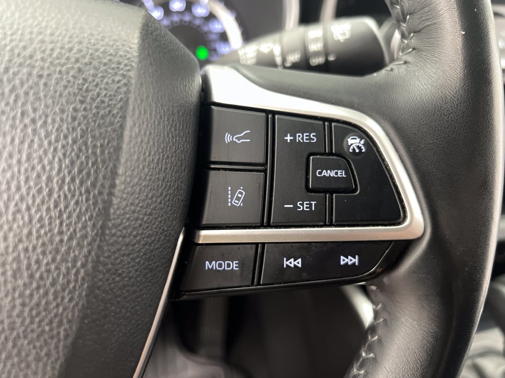 Used 2025 Toyota Highlander XLE FWD image 62