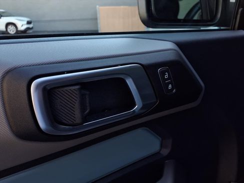 Used 2022 Ford Bronco Black Diamond image 17