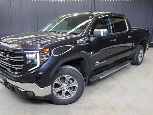 Used 2024 GMC Sierra 1500 SLT AWD/4WD image 3