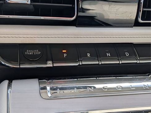 Used 2025 Lincoln Aviator Reserve w/ Luxury Package image 24