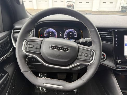 Used 2023 Jeep Wagoneer 4WD w/ Convenience Group I image 23