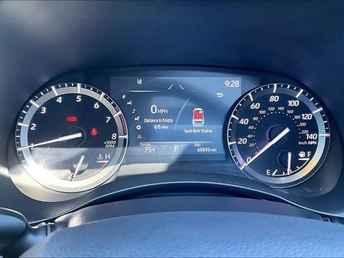 Used 2021 Toyota Highlander XLE FWD image 22