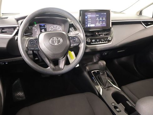 Used 2023 Toyota Corolla LE image 2