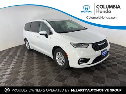 Used 2023 Chrysler Pacifica Touring-L
