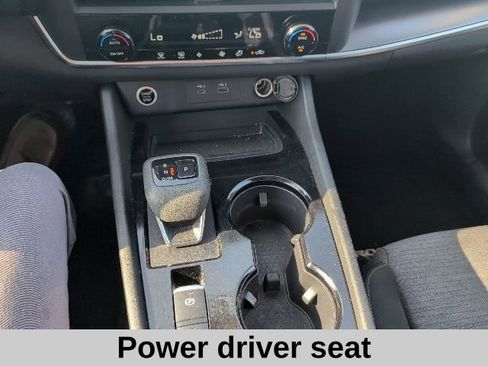 Used 2023 Nissan Rogue SV AWD/4WD image 6