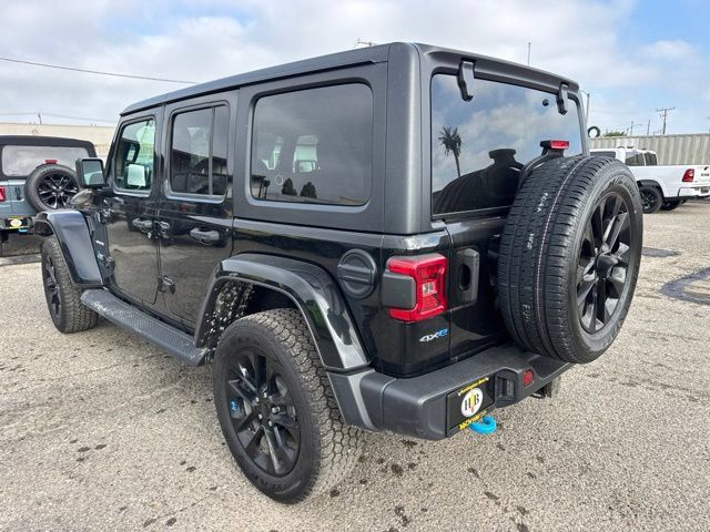 Used 2022 Jeep Wrangler Unlimited Sahara w/ Cold Weather Group AWD/4WD image 7