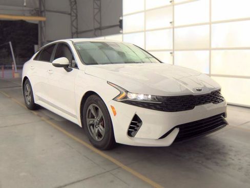 Used 2022 Kia K5 LX FWD image 2