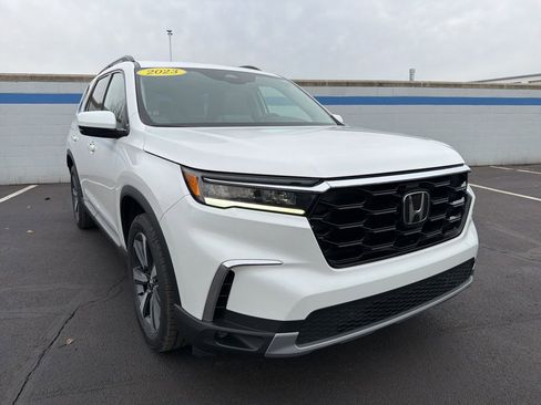 Certified 2023 Honda Pilot Touring image 7