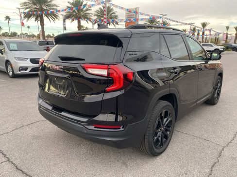 Used 2022 GMC Terrain SLE w/ Elevation Edition image 7