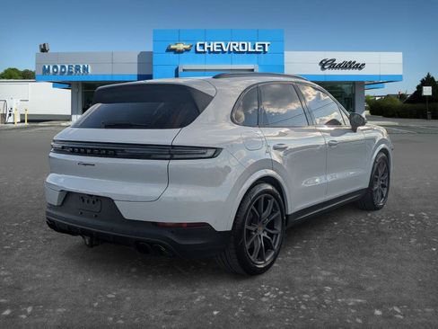 Used 2024 Porsche Cayenne image 5