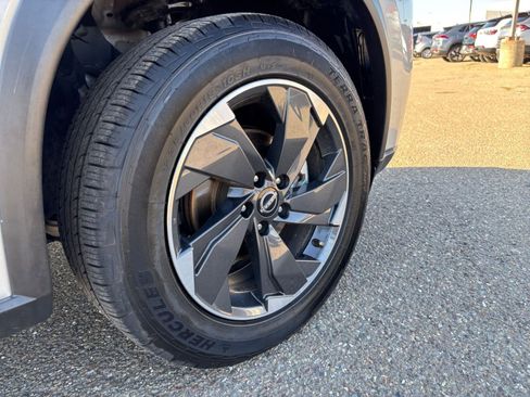 Used 2025 Nissan Rogue SV FWD image 32