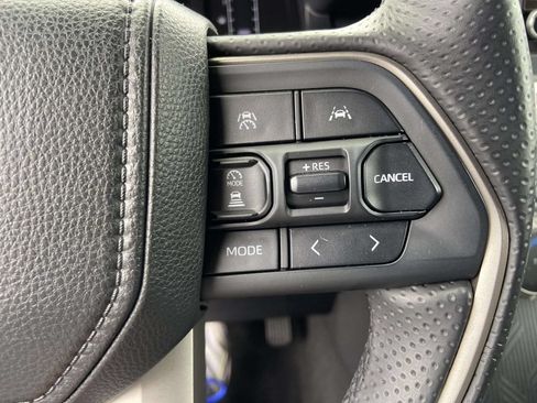 Used 2025 Toyota 4Runner SR5 AWD/4WD image 33