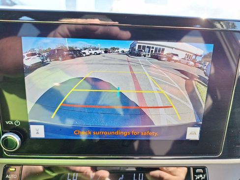 Used 2025 Toyota Camry SE w/ Convenience Package image 26