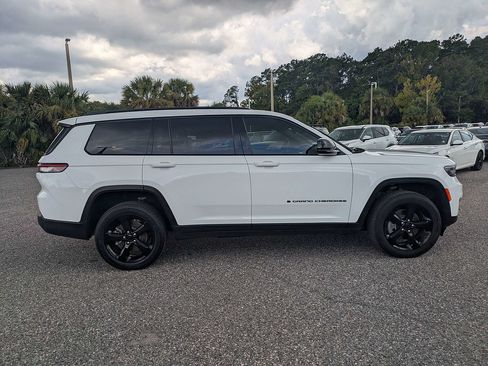 Used 2024 Jeep Grand Cherokee L Limited w/ Black Appearance Package RWD image 2