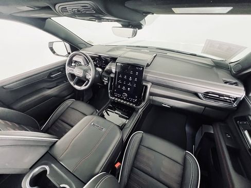 Used 2025 GMC Yukon AT4 Ultimate image 17