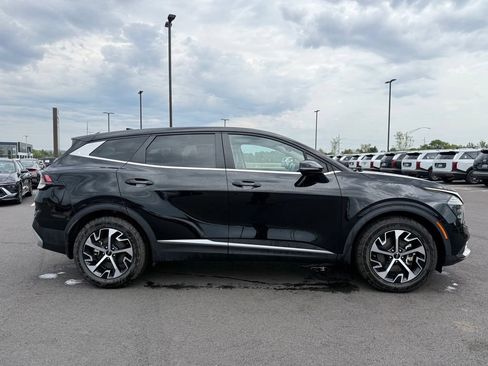Used 2024 Kia Sportage EX FWD image 4