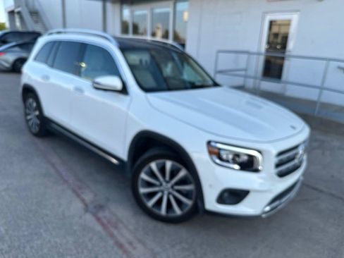 Used 2023 Mercedes-Benz GLB 250 4MATIC image 3