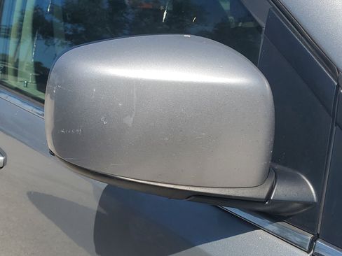 Used 2015 Chrysler Town & Country Touring FWD image 5