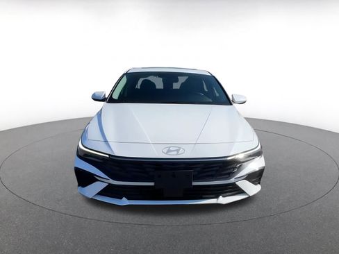 Used 2025 Hyundai Elantra SEL image 4