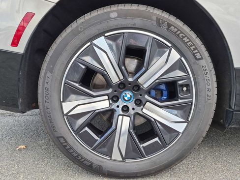 Used 2024 BMW iX xDrive50 w/ Sport Package AWD/4WD image 14