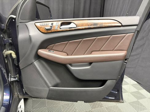 Used 2015 Mercedes-Benz GL 450 4MATIC w/ Premium Package w/ Lighting Package image 23