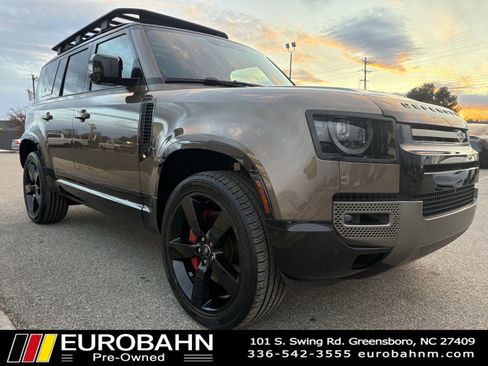 Used 2024 Land Rover Defender 110 X-Dynamic SE image 25