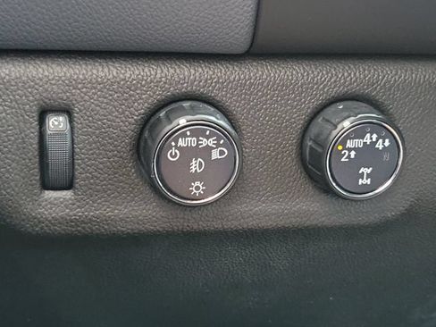 Used 2021 Chevrolet Colorado Z71 AWD/4WD image 17