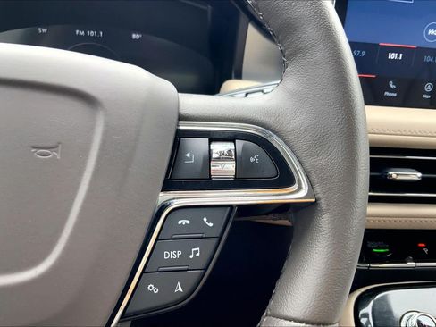 Used 2023 Lincoln Nautilus FWD w/ Premium Package image 23