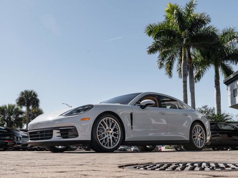 Used 2018 Porsche Panamera 4S image 21