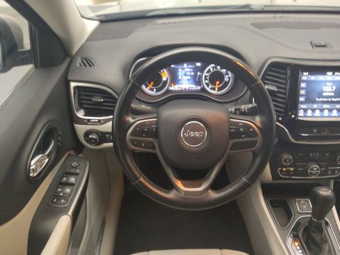 Used 2020 Jeep Cherokee Limited w/ Luxury Group FWD image 22