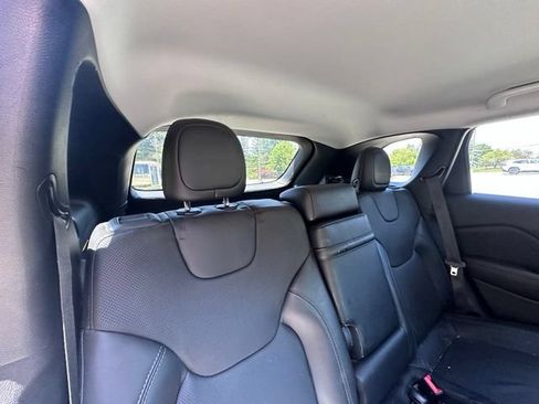 Used 2019 Jeep Cherokee Limited AWD/4WD image 9