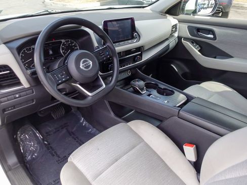 Used 2021 Nissan Rogue SV image 11