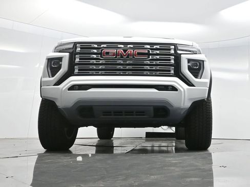 Used 2024 GMC Canyon Denali image 44