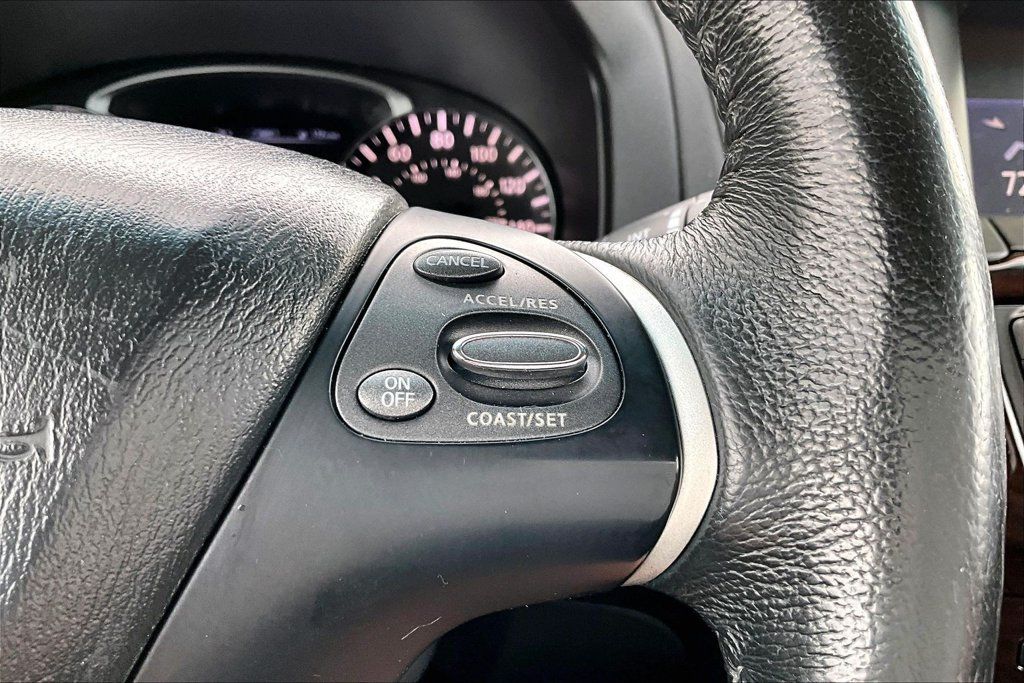 Used 2015 Nissan Pathfinder Platinum FWD image 16