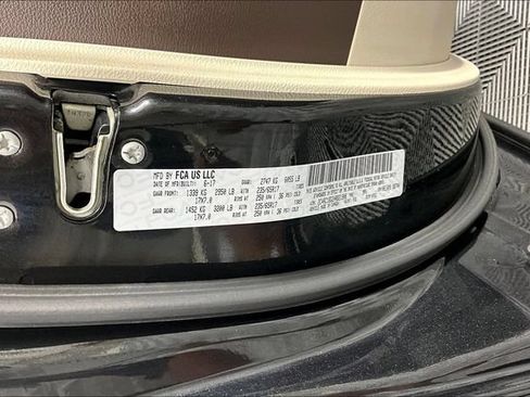 Used 2017 Chrysler Pacifica Touring Plus FWD image 31