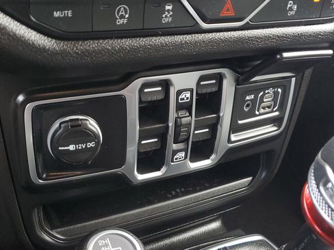 Used 2025 Jeep Wrangler Unlimited Sport AWD/4WD image 26