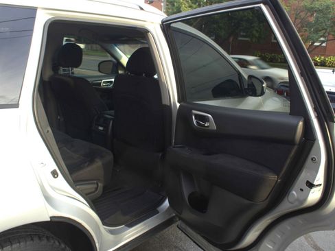 Used 2014 Nissan Pathfinder SV image 17