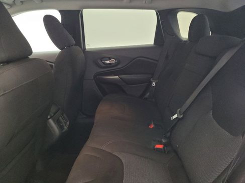 Used 2019 Jeep Cherokee Latitude w/ Popular Appearance Group FWD image 18