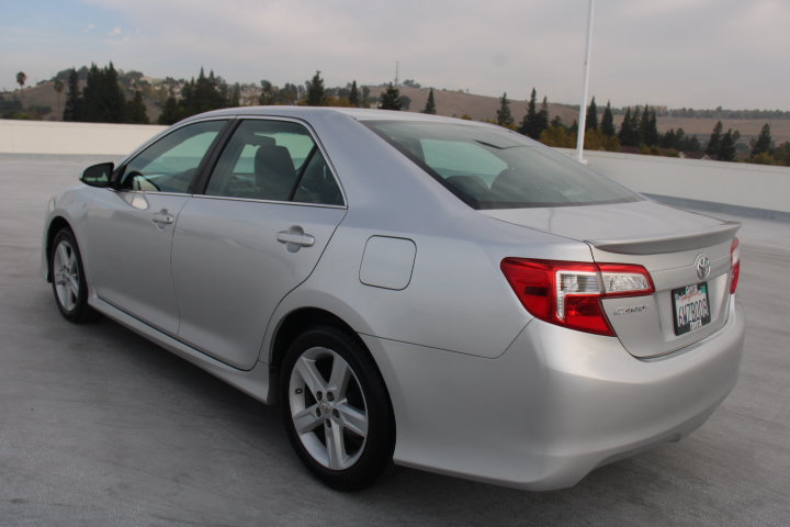 Used 2012 Toyota Camry SE FWD image 5