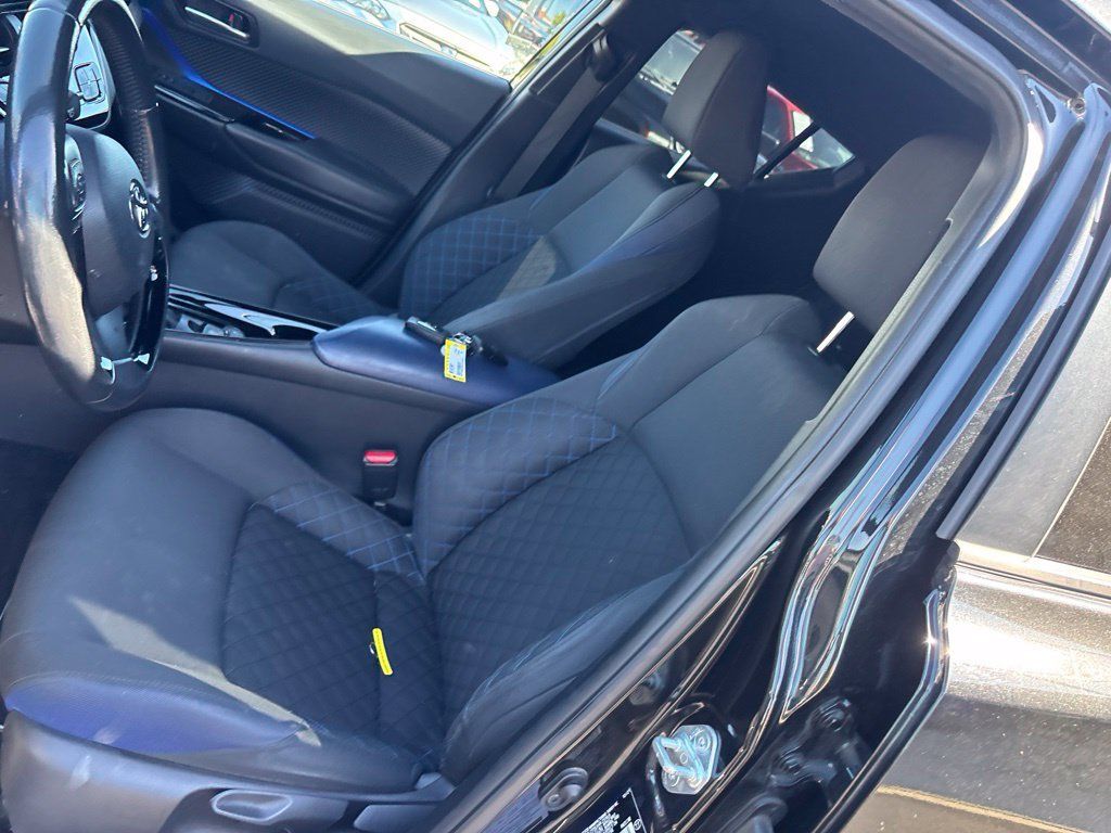 Used 2022 Toyota C-HR XLE FWD image 14