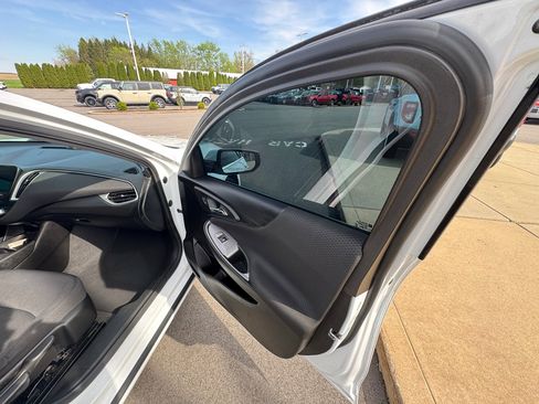 Used 2022 Chevrolet Malibu LT FWD image 12