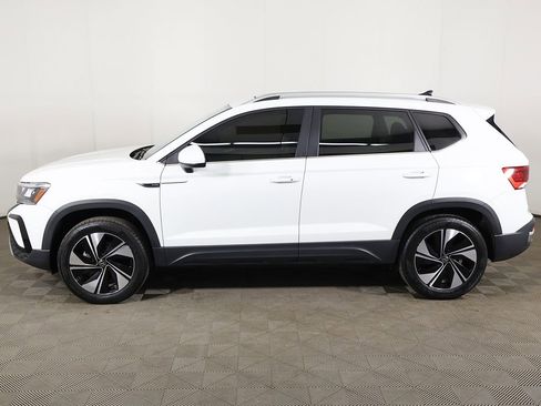 Used 2024 Volkswagen Taos SE w/ Panoramic Sunroof Package AWD/4WD image 19